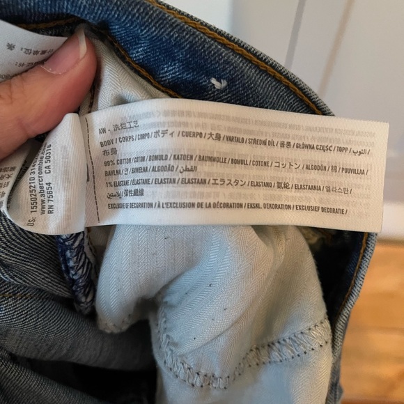 Abercrombie Womens high rise destroyed jeans - Picture 5 of 5